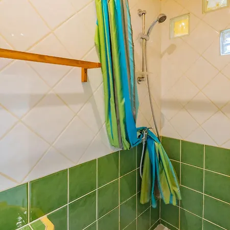 In - Proche Airbus St Martin Touch